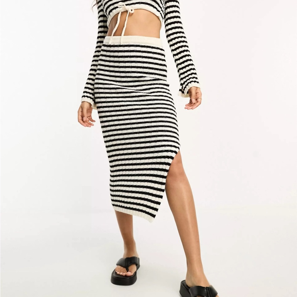 ASOS DESIGN Petite knit midi skirt in black and white stripe • Size S